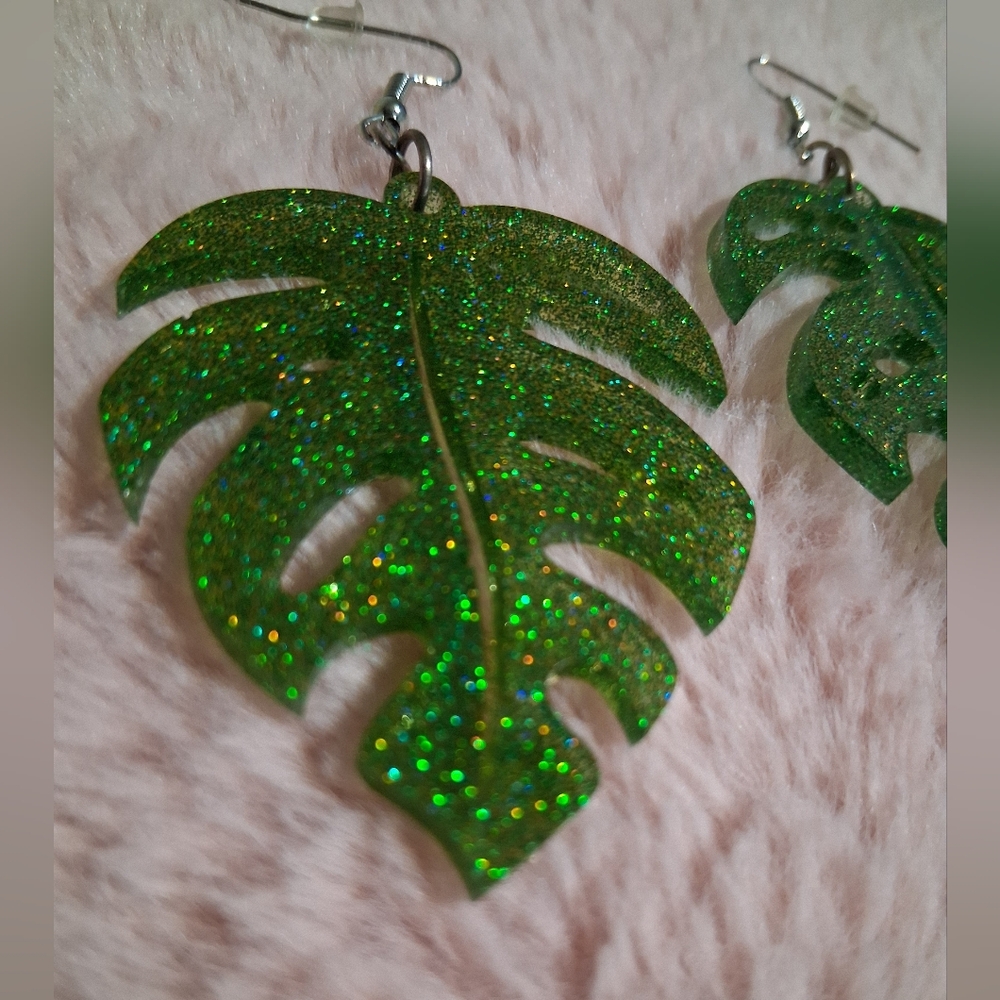 Spring Summer Green Leaf Glitter Dangle Earrings, Leaf Earrings, - Picture 2 of 3